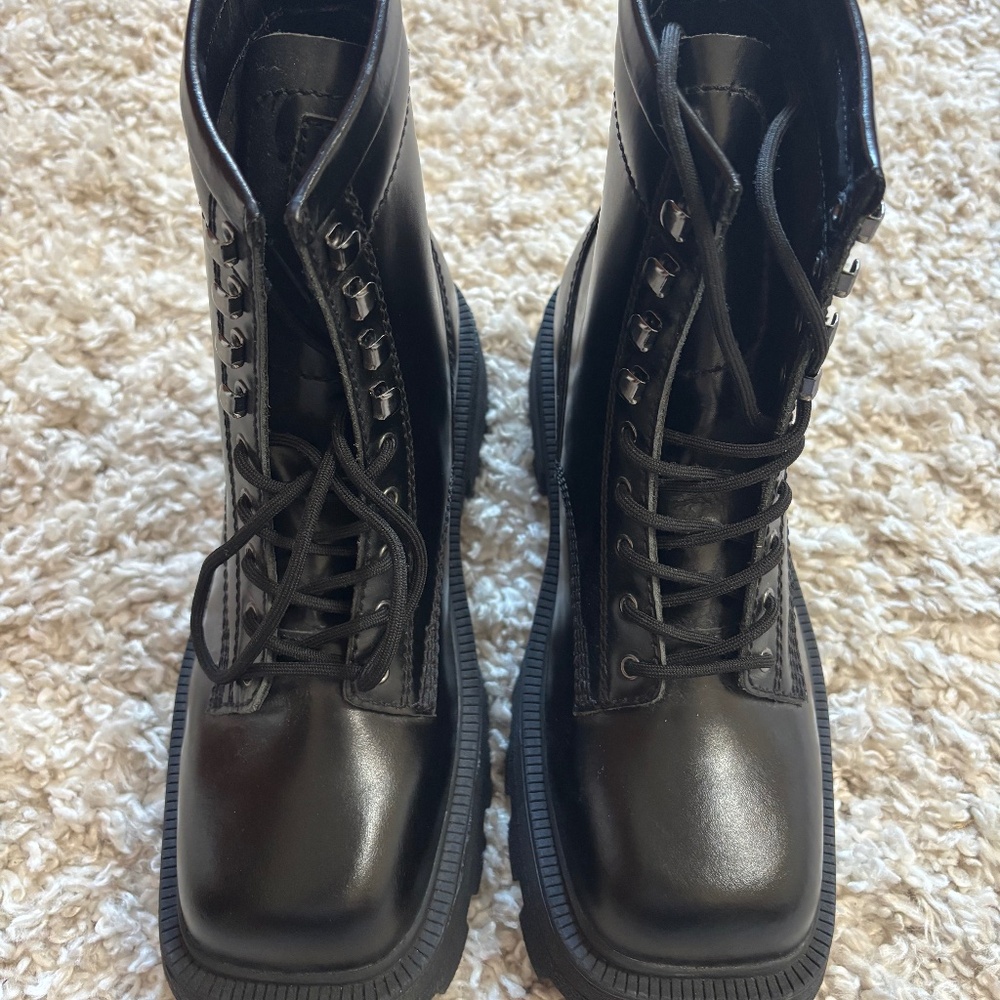 EYTYS women’s combat boots. Size 9